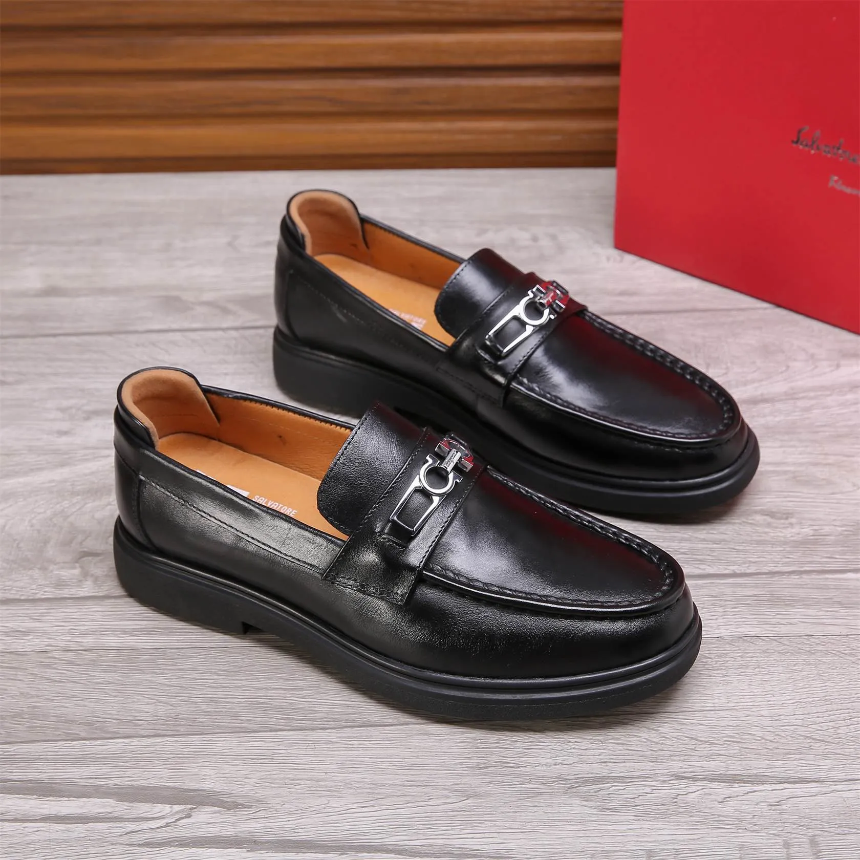 Men's shoes 💰460 🕷🕷🐂【Ferragamo】Ferragamo Popular fashionable casual shoes🇨🇳Official website counter 1:1 production, original mold opening💯Good quality visible, imported high-end first-layer waxed calfskin, water-dyed🐂leather lining🌿very clear texture, high-quality waterproof, non-slip and wear-resistant outsole🎋high quality and low price, truly handmade🍓Black optional! Code number 38-44 (45-46 customized)......